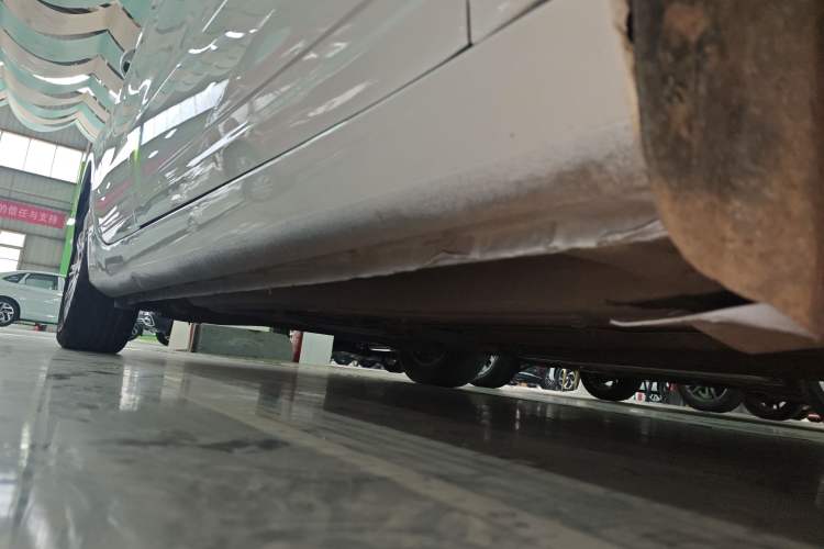 Used Qoros 3 2018 Sedan 1.6L Automatic Leading Model Right Side Sill