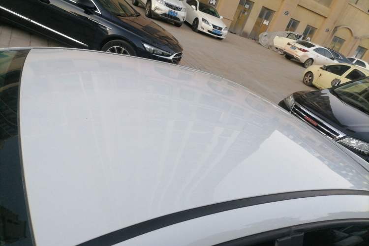 Used Qoros 3 2018 Sedan 1.6L Automatic Leading Model Roof