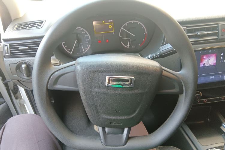 Used Qoros 3 2018 Sedan 1.6L Automatic Leading Model Steering Wheel