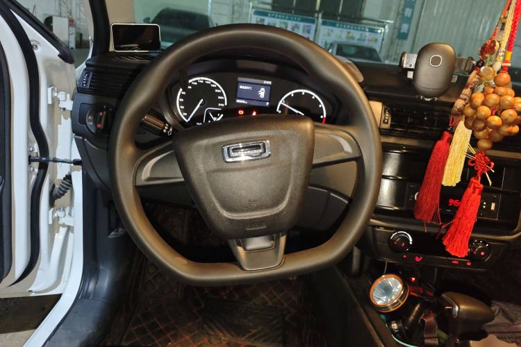Used Qoros 3 2018 Sedan 1.6L Automatic Luxury Model Steering Wheel