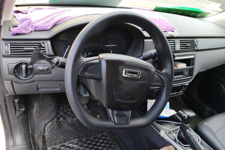 Used Qoros 3 2018 Sedan 1.6L Automatic Leading Model Steering Wheel