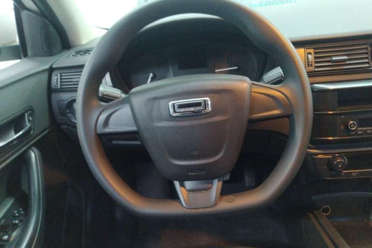 Used Qoros 3 2018 Sedan 1.6L Automatic Leading Model Steering Wheel