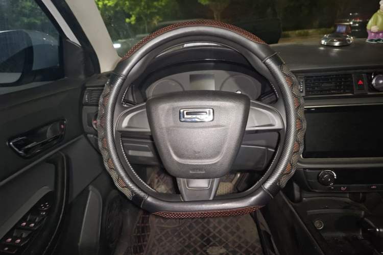 Used Qoros 3 2018 Sedan 1.6L Automatic Leading Model Steering Wheel