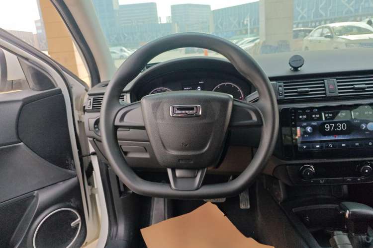 Used Qoros 3 2018 Sedan 1.6L Automatic Leading Model Steering Wheel