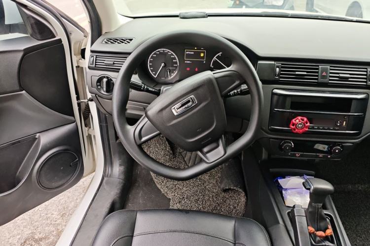 Used Qoros 3 2018 Sedan 1.6L Automatic Leading Model Steering Wheel