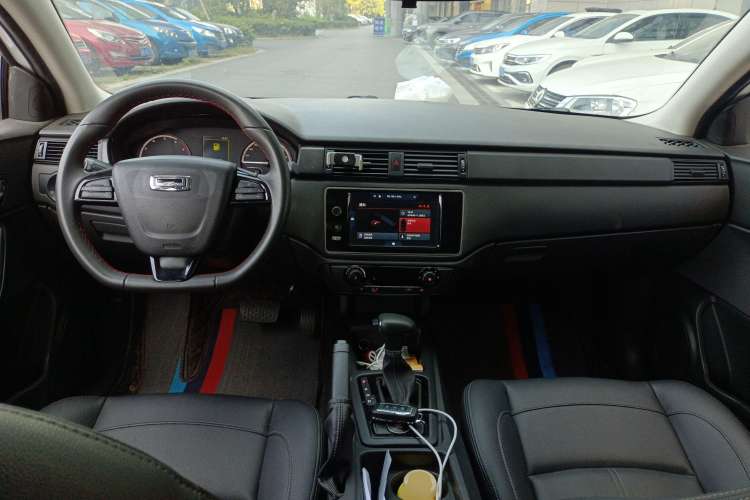 Used Qoros 3 2021 3S Sedan 1.5T CVT Leading Model Center Console