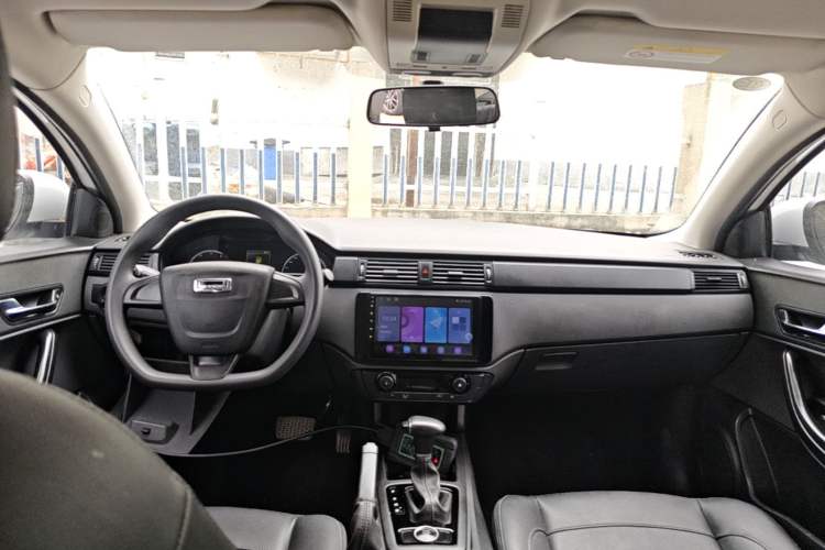 Used Qoros 3 2021 3S Sedan 1.5T CVT Leading Model Center Console