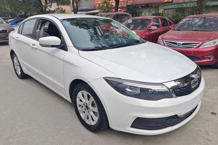 Used Qoros 3 2021 3S Sedan 1.5T CVT Leading Model Front Right 45 Deg