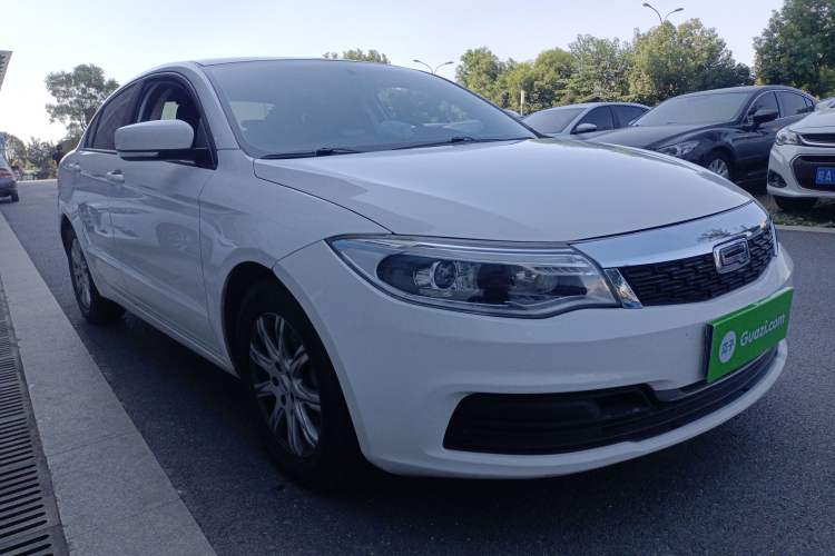 Used Qoros 3 2021 3S Sedan 1.5T CVT Leading Model Front Right 45 Deg