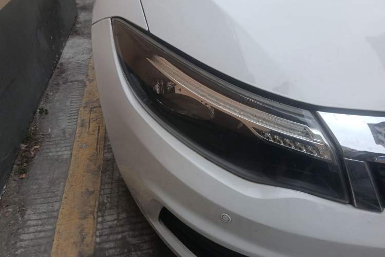 Used Qoros 3 2021 3S Sedan 1.5T CVT Leading Model Right Front Headlight