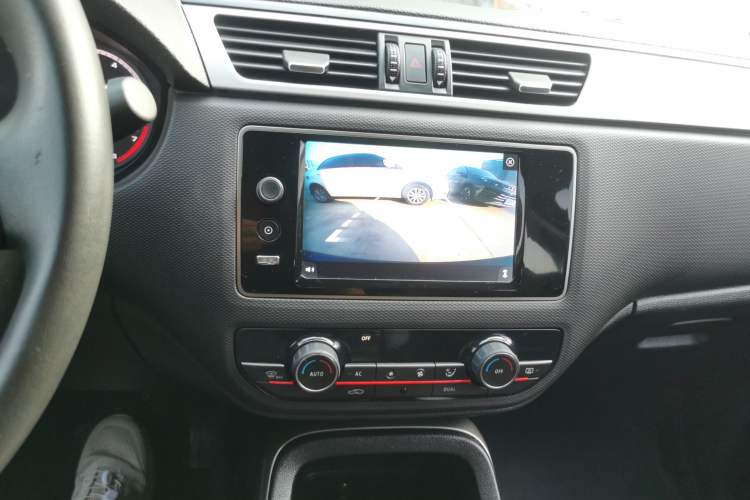 Used Qoros 5 2018 1.6T Automatic Prestige Model Audio And AC Panel