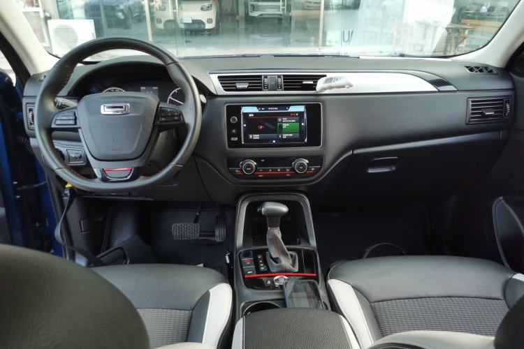 Used Qoros 5 2018 1.6T Automatic Prestige Model Center Console