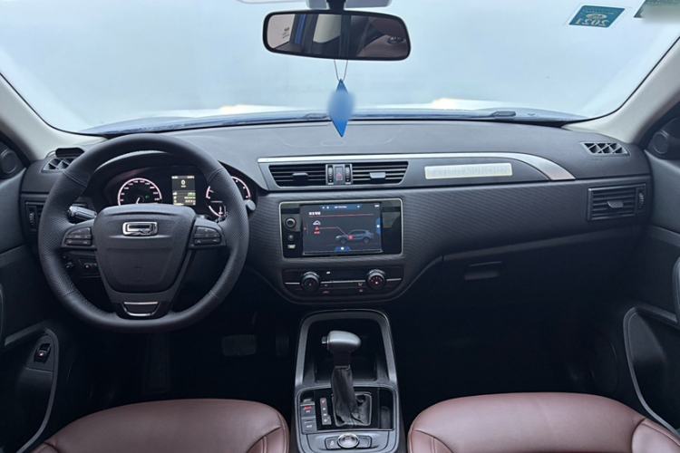 Used Qoros 5 2017 1.6T Automatic Leading Model Interior 8