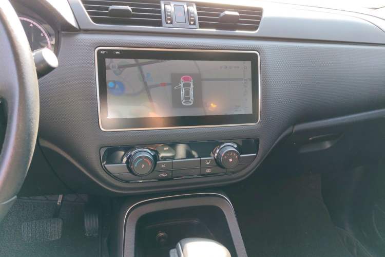 Used Qoros 5 2018 Revised Version 1.6T Automatic Leading Edition Audio And AC Panel