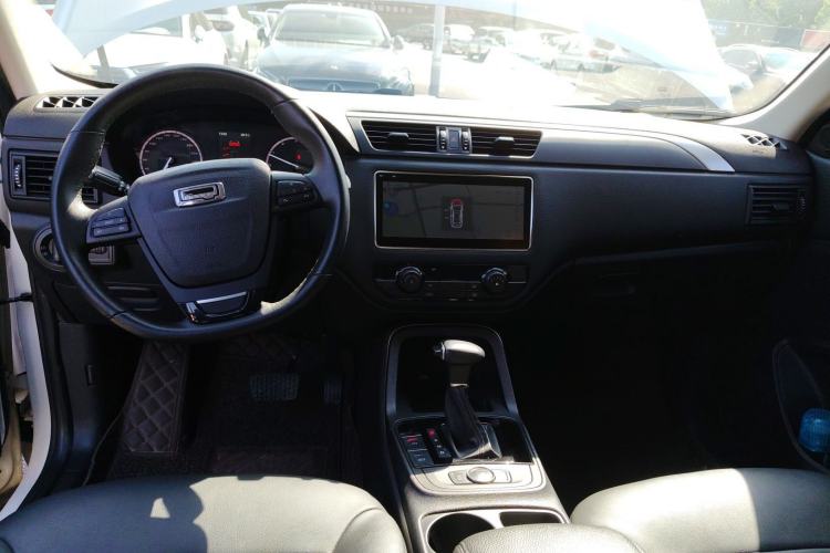 Used Qoros 5 2018 Revised Version 1.6T Automatic Leading Edition Center Console