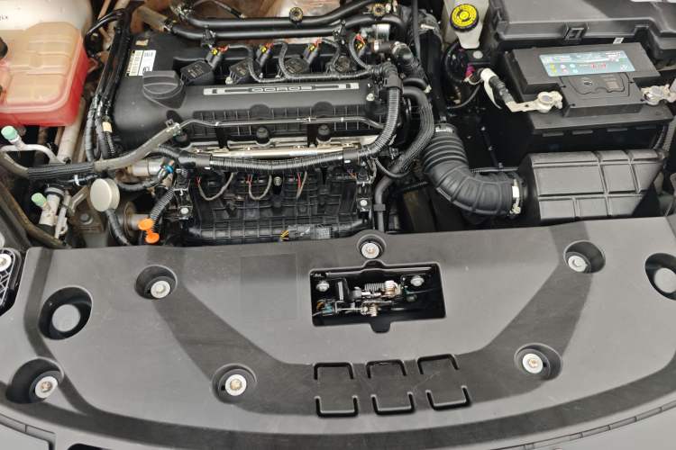 Used Qoros 5 2018 Revised Version 1.6T Automatic Leading Edition Engine Bay