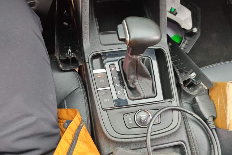 Used Qoros 5 2018 Revised Version 1.6T Automatic Leading Edition Gear Lever