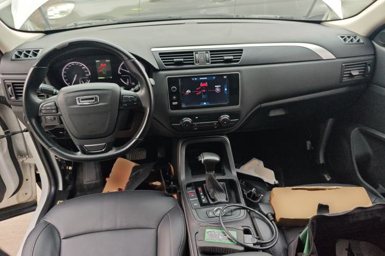 Used Qoros 5 2018 Revised Version 1.6T Automatic Leading Edition Interior 2