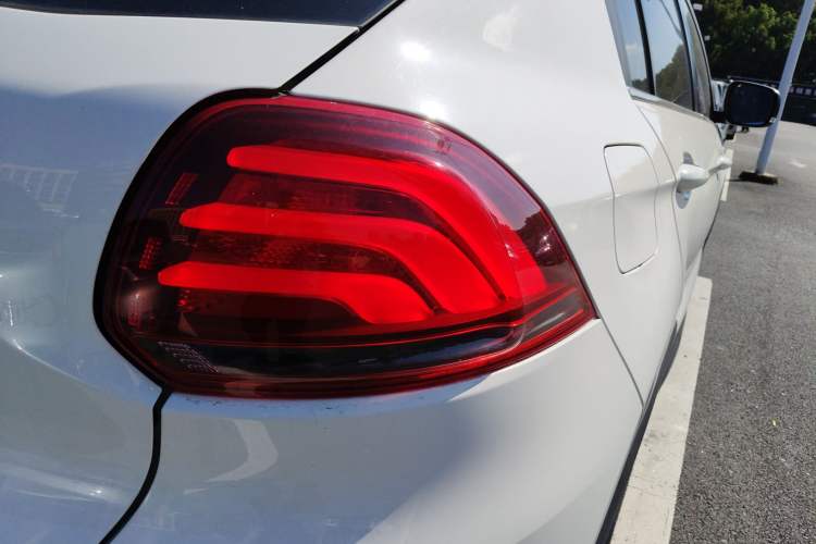 Used Qoros 5 2018 Revised Version 1.6T Automatic Leading Edition Right Rear Taillight