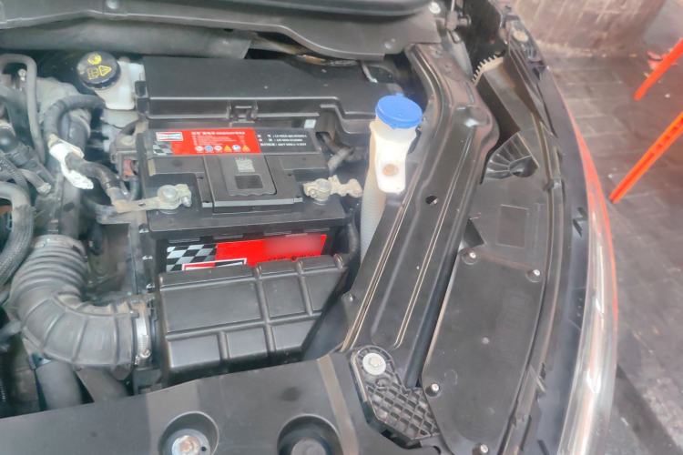 Used Qoros 5 2016 1.6T Automatic Elite Model Engine Bay Left