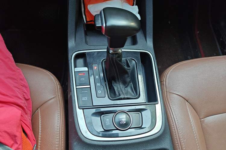 Used Qoros 5 2016 1.6T Automatic Luxury Model Gear Lever