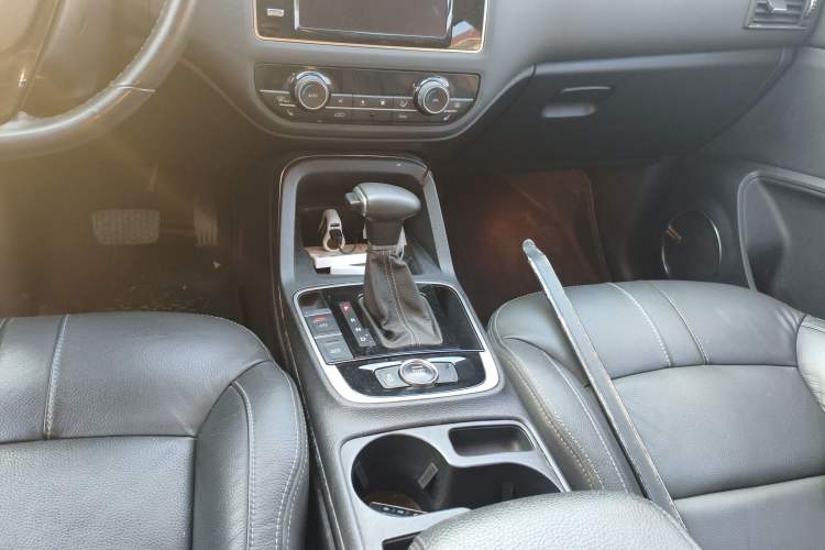 Used Qoros 5 2016 1.6T Automatic Luxury Model Gear Lever