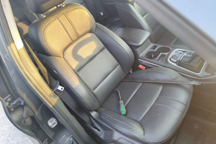 Used Qoros 5 2016 1.6T Automatic Luxury Model Right Front Seat