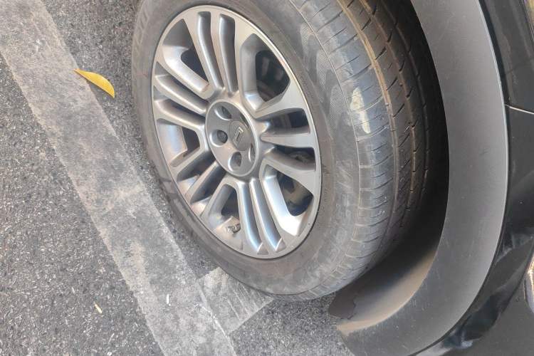 Used Qoros 5 2016 1.6T Automatic Elite Model Right Front Wheel Hub