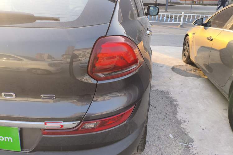 Used Qoros 5 2016 1.6T Automatic Luxury Model Right Rear Taillight