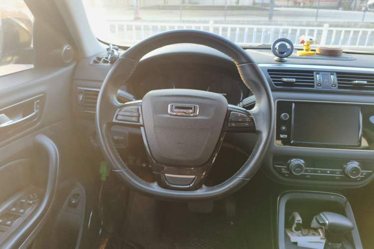Used Qoros 5 2016 1.6T Automatic Luxury Model Steering Wheel
