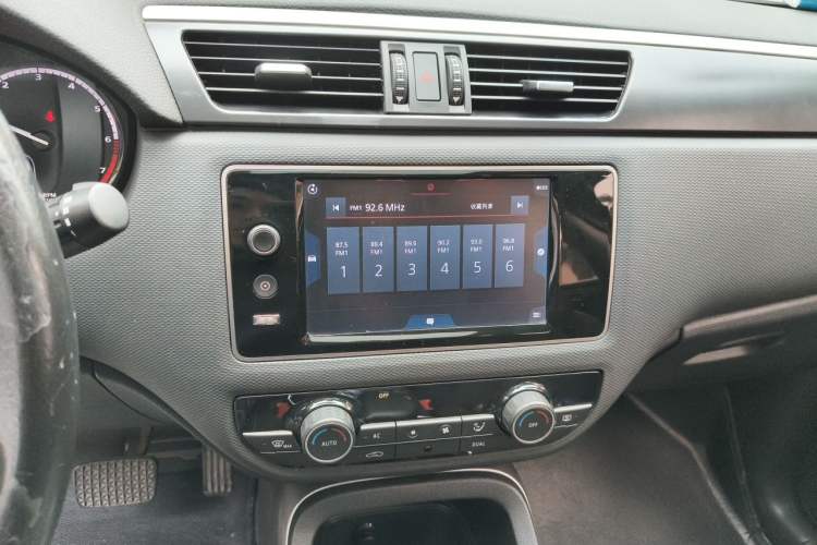 Used Qoros 5 2016 1.6T Automatic Elite Model Audio And AC Panel