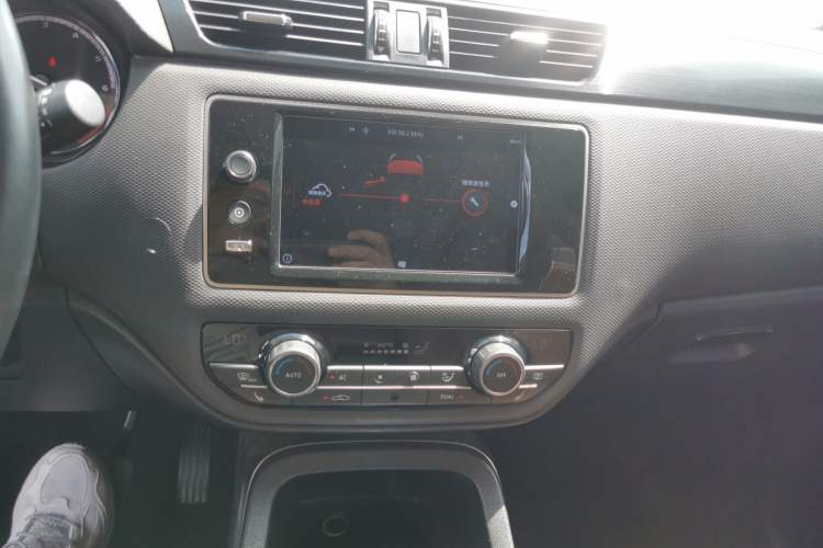 Used Qoros 5 2016 1.6T Automatic Luxury Model Audio And AC Panel