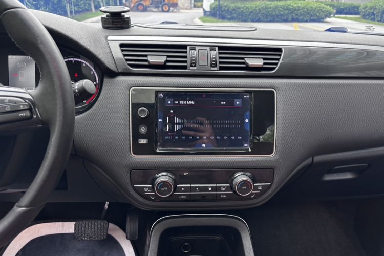 Used Qoros 5 2016 1.6T Automatic Luxury Model Audio And AC Panel