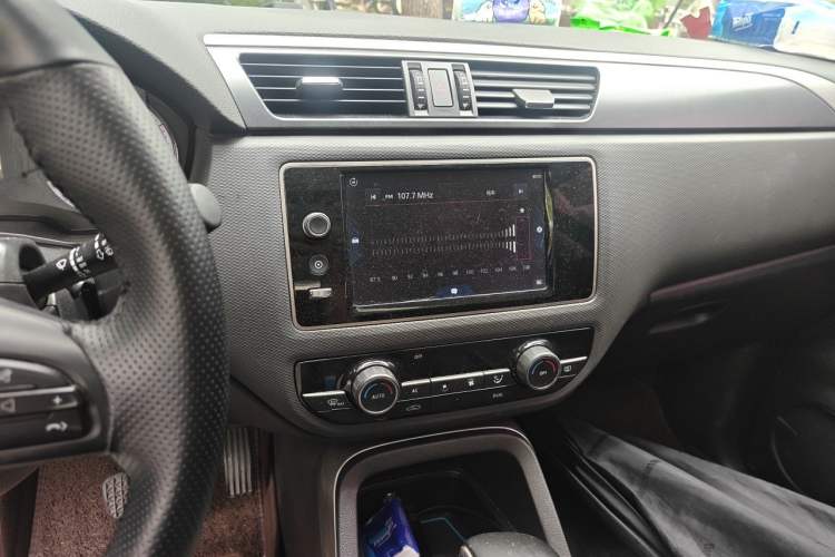 Used Qoros 5 2016 1.6T Automatic Elite Model Audio And AC Panel