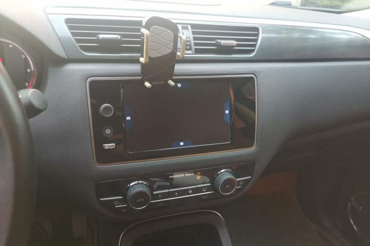Used Qoros 5 2016 1.6T Automatic Luxury Model Audio And AC Panel
