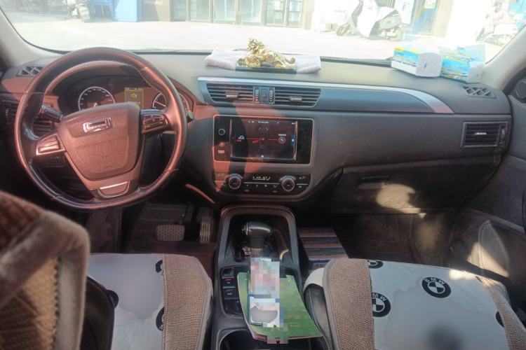 Used Qoros 5 2016 1.6T Automatic Elite Model Center Console