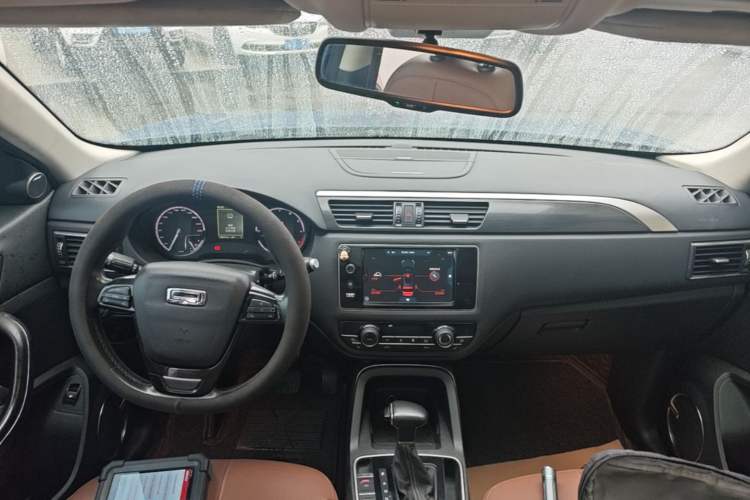 Used Qoros 5 2016 1.6T Automatic Luxury Model Center Console