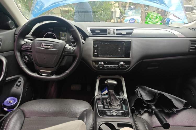 Used Qoros 5 2016 1.6T Automatic Elite Model Center Console