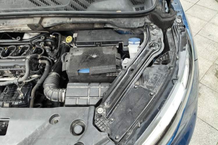 Used Qoros 5 2016 1.6T Automatic Elite Model Engine Bay Left