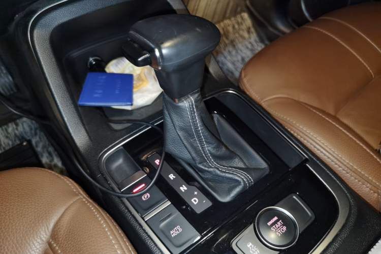 Used Qoros 5 2016 1.6T Automatic Luxury Model Gear Lever