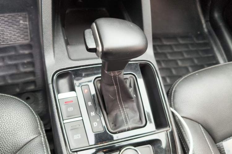 Used Qoros 5 2016 1.6T Automatic Elite Model Gear Lever