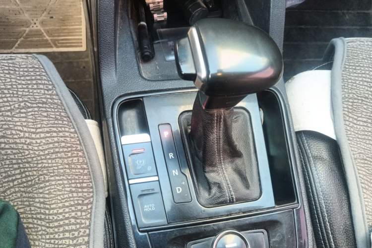 Used Qoros 5 2016 1.6T Automatic Elite Model Gear Lever