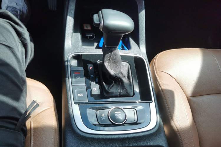 Used Qoros 5 2016 1.6T Automatic Luxury Model Gear Lever