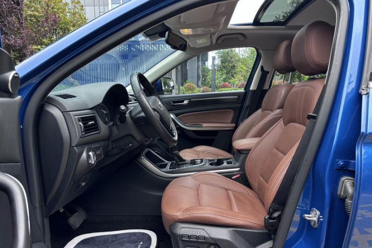Used Qoros 5 2016 1.6T Automatic Luxury Model Interior 2