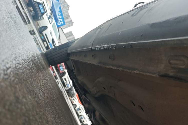 Used Qoros 5 2016 1.6T Automatic Luxury Model Left Side Sill