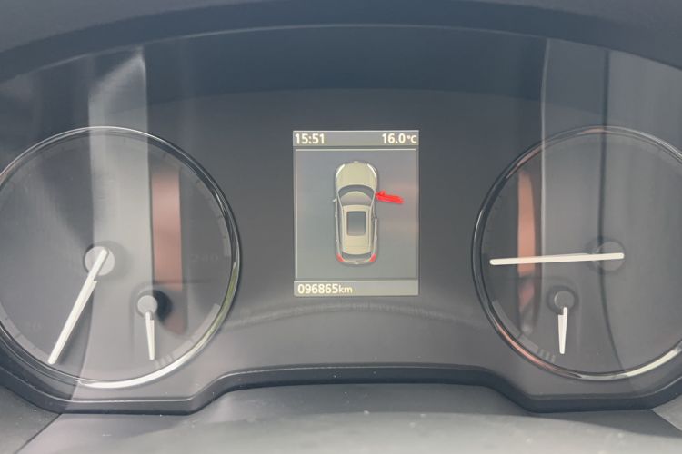 Used Qoros 5 2016 1.6T Automatic Luxury Model Odometer Close Up