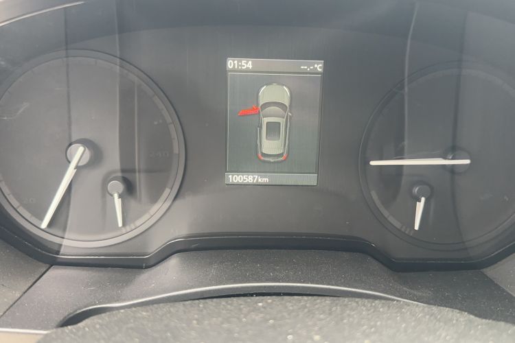 Used Qoros 5 2016 1.6T Automatic Luxury Model Odometer Close Up