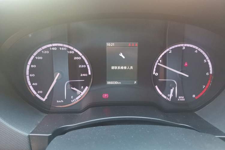 Used Qoros 5 2016 1.6T Automatic Luxury Model Odometer Close Up