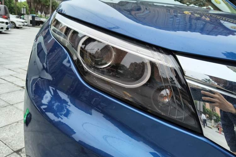 Used Qoros 5 2016 1.6T Automatic Elite Model Right Front Headlight