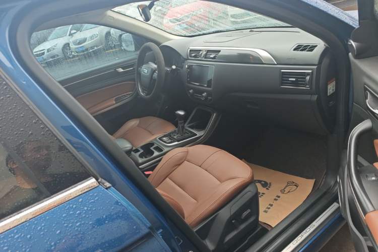 Used Qoros 5 2016 1.6T Automatic Luxury Model Right Front Seat